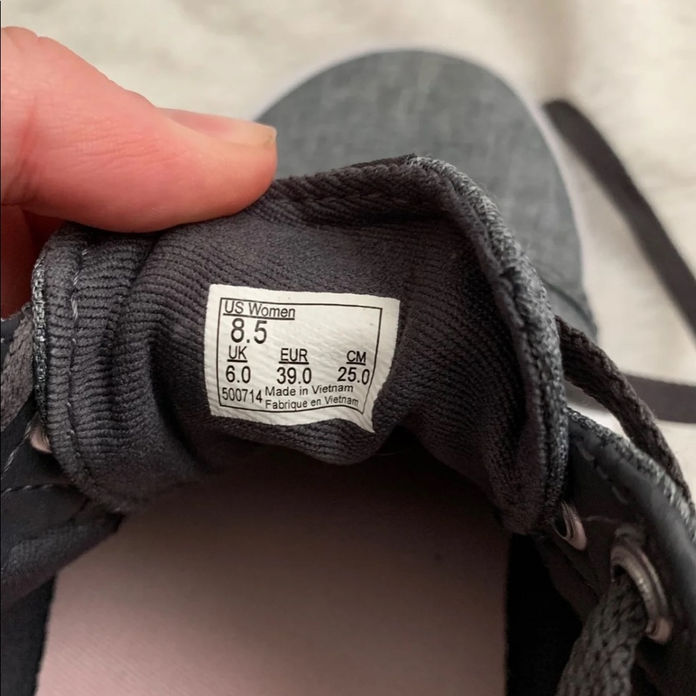 Vans - Picture 4 of 4